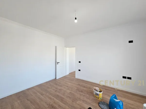Tirane, shitet apartament 1+1 Kati 5, 54 m² 125.000 € (komuna e parisit)