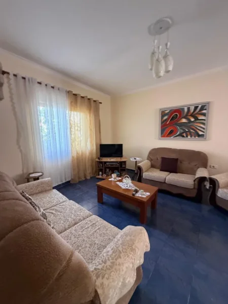 Tirane, jepet me qera apartament 2+1 Kati 2, 80 m² 450 € (Porcelan)