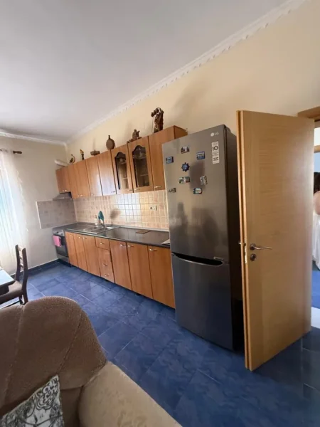 Tirane, jepet me qera apartament 2+1 Kati 2, 80 m² 450 € (Porcelan)