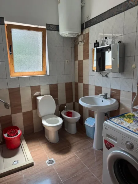 Tirane, jepet me qera apartament 2+1 Kati 2, 80 m² 450 € (Porcelan)
