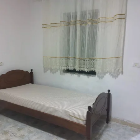 Tirane, jepet me qera apartament Studio Kati 2, 30 m² 300 € (Rruga Arben Broci)