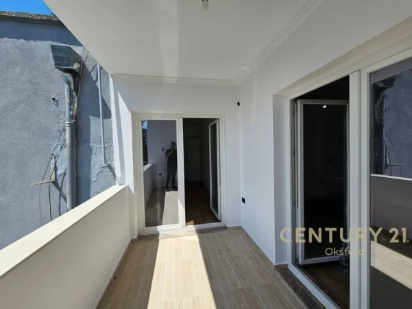 Tirane, shitet apartament 1+1 Kati 5, 64 m² 135.000 € (komuna e parisit)