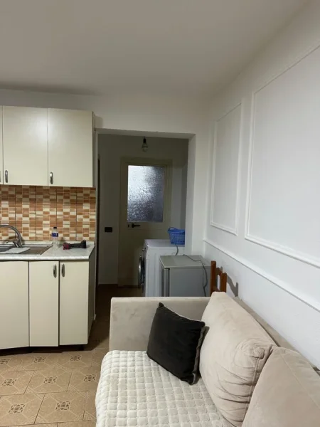 Tirane, jepet me qera apartament 1+1 Kati 2, 60 m² 300 € (Ali Demi)