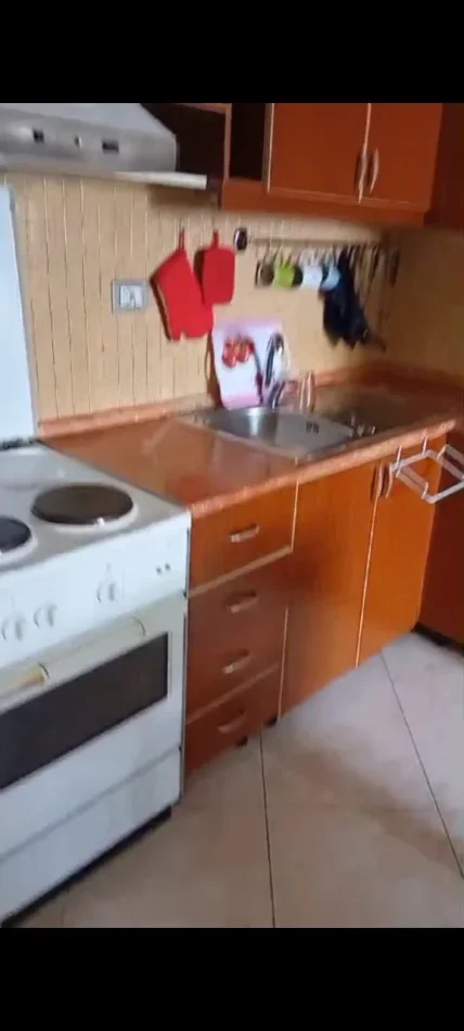 Tirane, jepet me qera apartament 1+1 Kati 2, 60 m² 500 € (Komuna e Parisit)