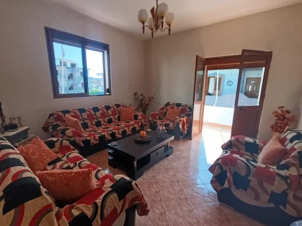 Tirane, jepet me qera apartament 2+1 Kati 2, 140 m² 550 € (Laprake)