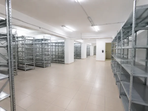 Tirane, shitet dyqan Kati 0, 1.222 m² (Rruga Dritan Hoxha)
