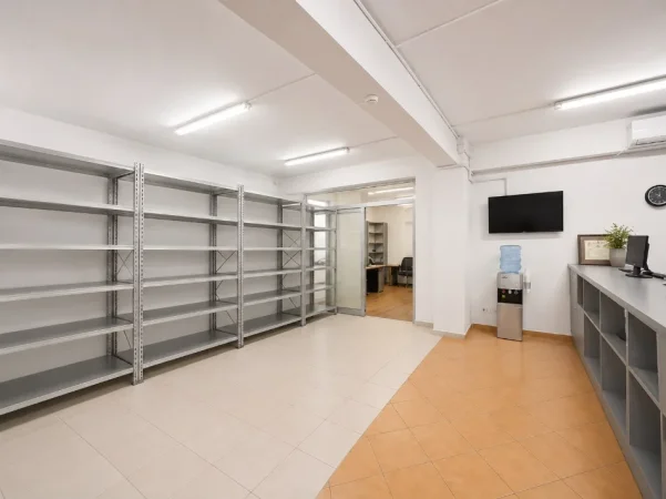 Tirane, shitet dyqan Kati 0, 1.222 m² (Rruga Dritan Hoxha)