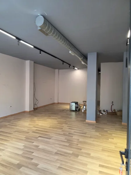 Tirane,Qera Ambjent Biznesi ideale klinik, laborator, estetik-parukeri, zyre etj, kat 0, sip. 70m²,Qera 80'000 leke/muaj, rr. F.Konica ATJONIT, Tiranë