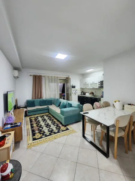 Shitet Apartament 1+1 tek Ish Parku, Rruga e Kavajës afer Report Tv,  163.000
