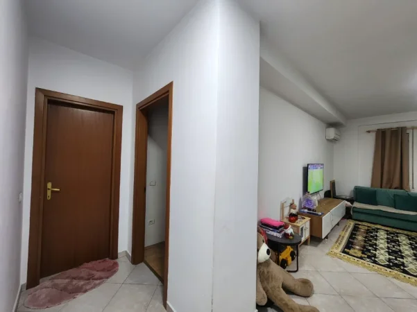 Shitet Apartament 1+1 tek Ish Parku, Rruga e Kavajës afer Report Tv,  163.000
