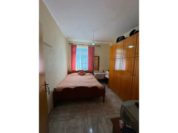 Tirane, shes apartament 2+1+Ballkon Kati 3, 4 m² 120.000 € (tufine)