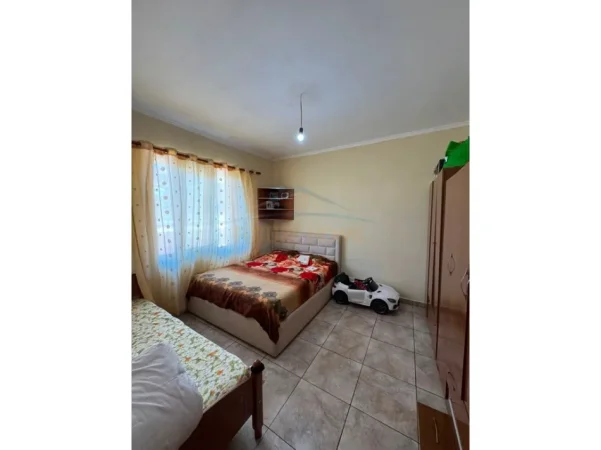 Tirane, shes apartament 2+1+Ballkon Kati 3, 4 m² 120.000 € (tufine)