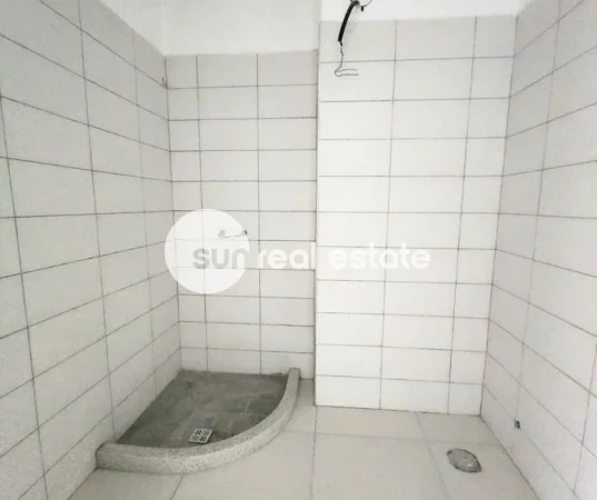 Shkoder, shitet apartament 2+1+Ballkon Kati 7, 98 m² 117.600 € (AFER POLICISE)