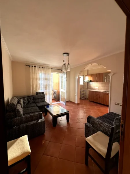 Tirane, jepet me qera apartament 1+1+Ballkon Kati 4, 60 m² 350 € (Ali Demi)