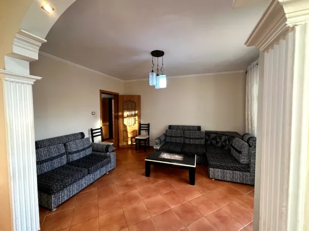 Tirane, jepet me qera apartament 1+1+Ballkon Kati 4, 60 m² 350 € (Ali Demi)