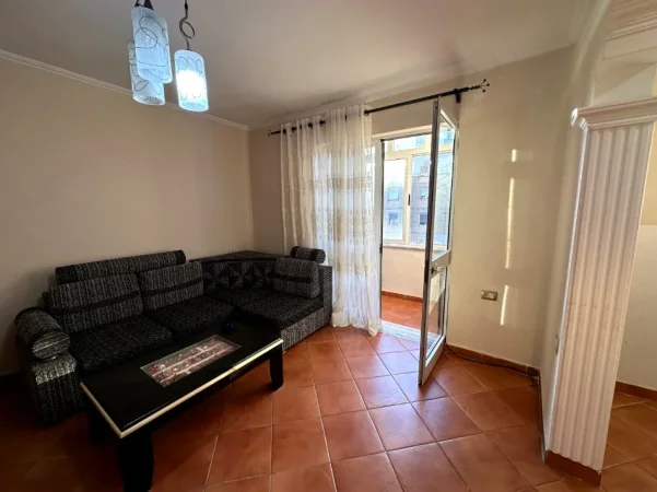 Tirane, jepet me qera apartament 1+1+Ballkon Kati 4, 60 m² 350 € (Ali Demi)
