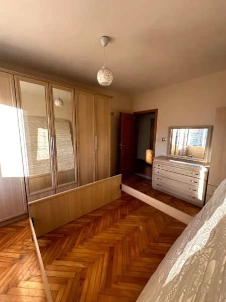 Tirane, jepet me qera apartament 1+1+Ballkon Kati 4, 60 m² 350 € (Ali Demi)