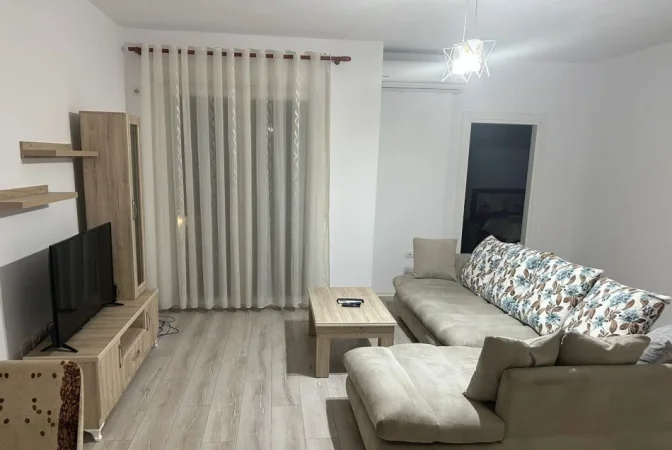 Tirane, jepet me qera apartament 1+1 Kati 2, 65 m² 600 € (Ish Stacioni Trenit)