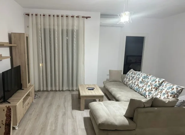 Tirane, jepet me qera apartament 1+1 Kati 2, 65 m² 600 € (Ish Stacioni Trenit)