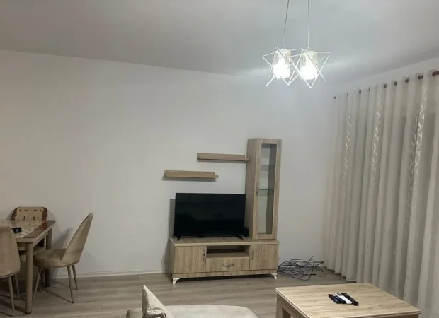Tirane, jepet me qera apartament 1+1 Kati 2, 65 m² 600 € (Ish Stacioni Trenit)