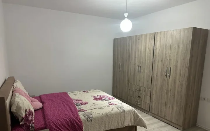Tirane, jepet me qera apartament 1+1 Kati 2, 65 m² 600 € (Ish Stacioni Trenit)