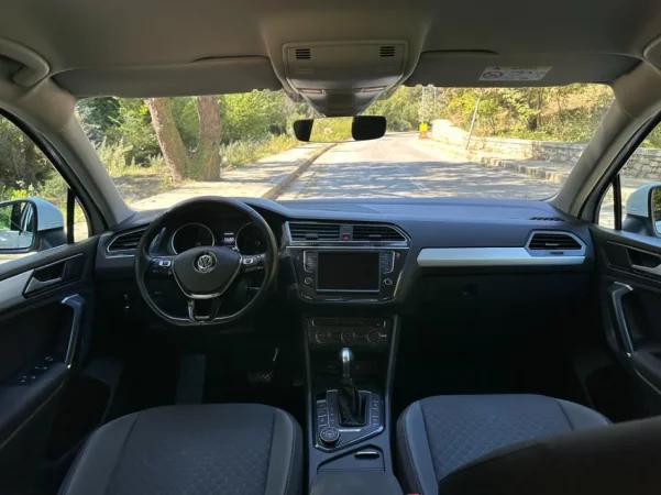 Tirane, shitet makine Nafte, e bardhë automatik Klima 166.000 km 14.500 €