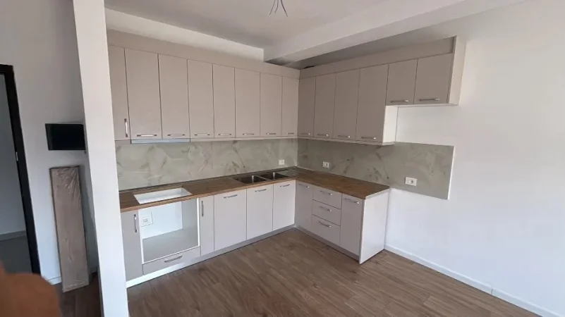 Tirane, jepet me qera apartament 1+1 Kati 3, 59 m² 400 € (5 MAJI)