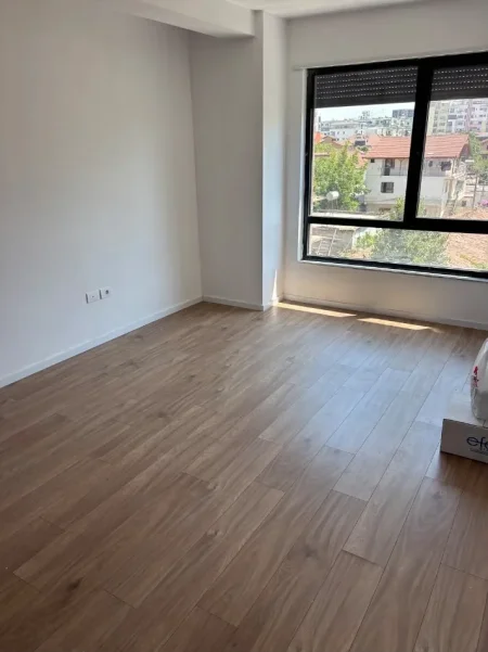 Tirane, jepet me qera apartament 1+1 Kati 3, 59 m² 400 € (5 MAJI)