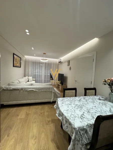 Tirane, jepet me qera apartament 2+1+Ballkon Kati 3, 95 m² 1.200 € (KOMUNA E PARISIT)