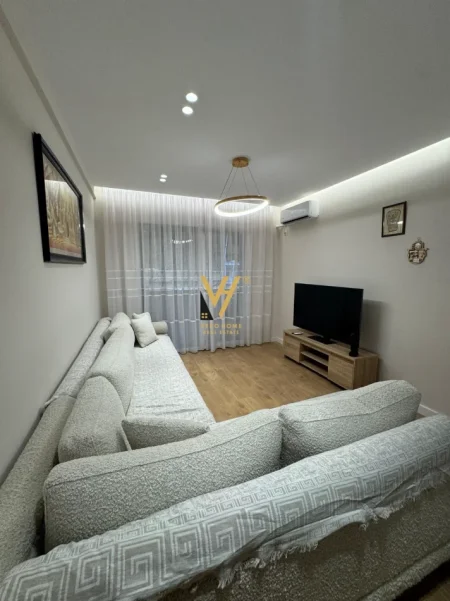 Tirane, jepet me qera apartament 2+1+Ballkon Kati 3, 95 m² 1.200 € (KOMUNA E PARISIT)