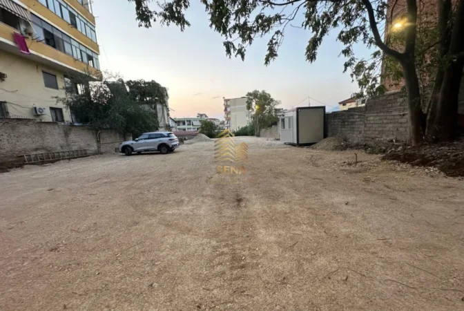 Tirane, jepet me qera toke , 900 m² (Rruga e Dibres - QSUT)