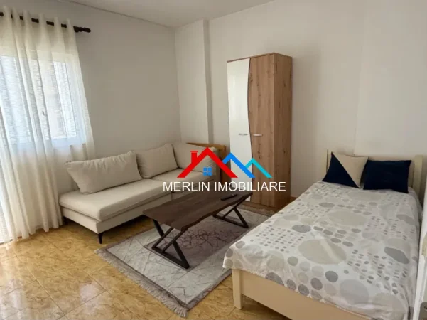 Tirane, jepet me qera apartament 2+1+Ballkon Kati 4, 70 m² 600 € (DON BOSKO)