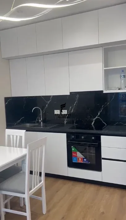 Tirane, jepet me qera apartament 2+1 Kati 1, 70 m² 400 € (ALI DEMI)
