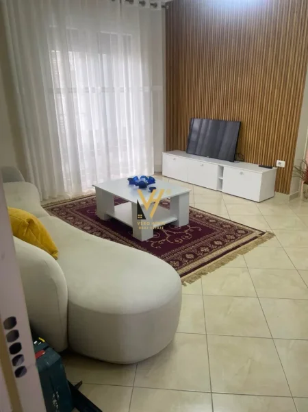 Tirane, jepet me qera apartament 1+1+Ballkon Kati 3, 67 m² 620 € (BULEVARDI ZOGU I PARE)