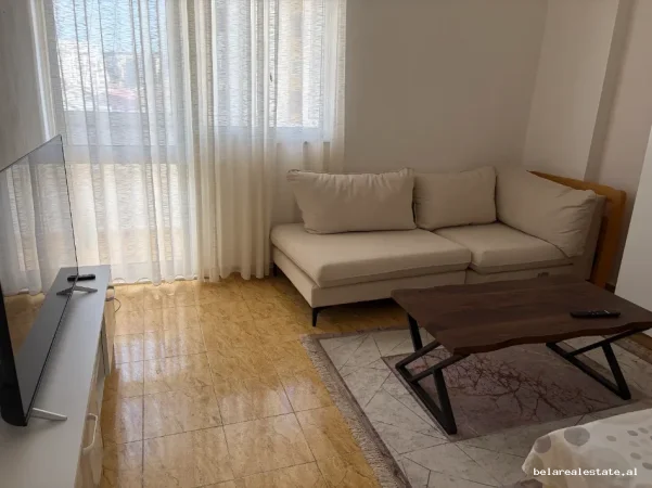 Tirane, jepet me qera apartament 2+1+Ballkon Kati 4, 70 m² 600 € (Don Bosko)