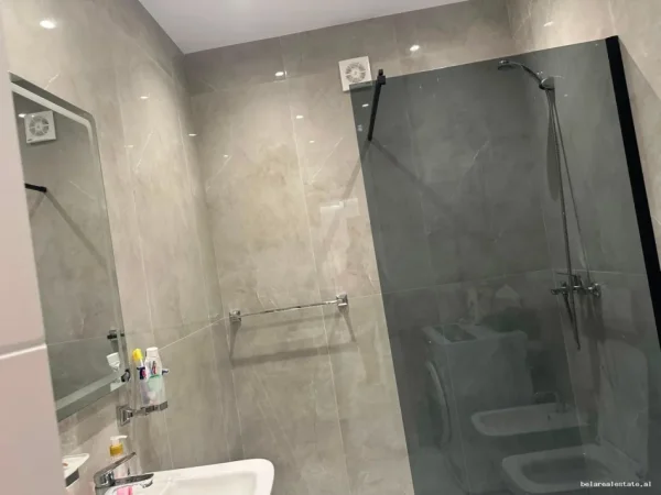 Tirane, jepet me qera apartament 1+1+Ballkon Kati 4, 70 m² 650 € (Jordan Misja)