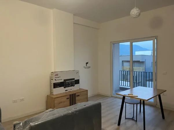 Tirane, jepet me qera apartament 1+1 Kati 8, 65 m² 600 € (LAPRAKE)