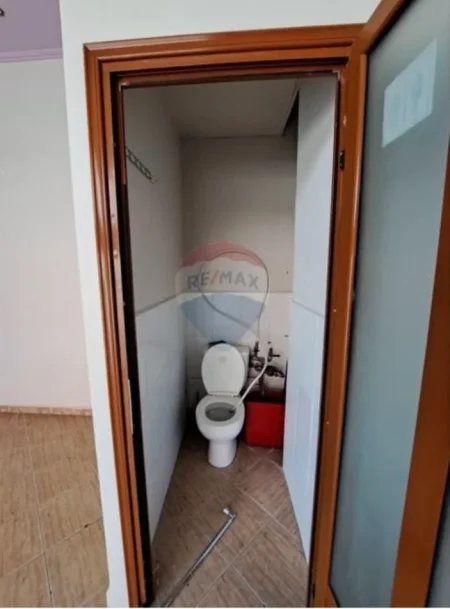 Vlore, shitet dyqan Kati 0, 18 m² 36.000 € (Rruga Ali Demi, Vlorë)