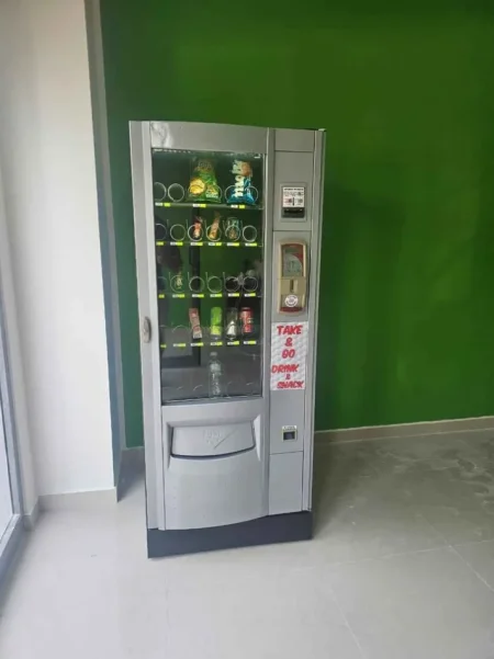 Durres, shes Kush tha që farmacitë nuk kanë nevojë për makiner Shërbimi nuk ndalet me mbylljen e farmacisë!