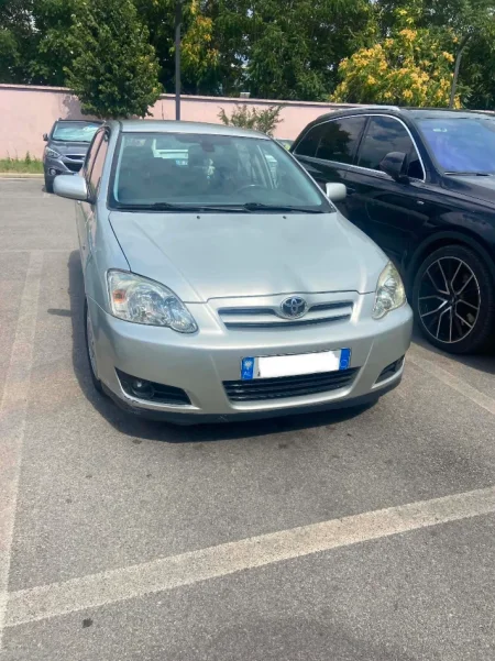 Tirane, shes makine Toyota Corolla Nafte, gri metalizato manuale Kondicioner 200.000 km 3.200 €