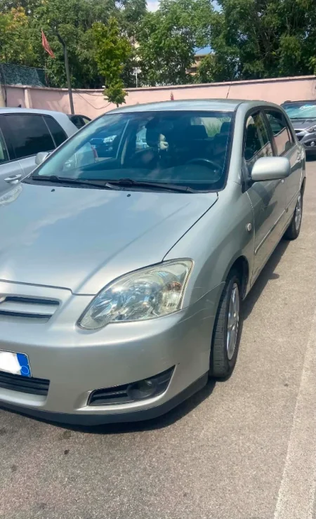 Tirane, shes makine Toyota Corolla Nafte, gri metalizato manuale Kondicioner 200.000 km 3.200 €