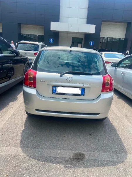 Tirane, shes makine Toyota Corolla Nafte, gri metalizato manuale Kondicioner 200.000 km 3.200 €