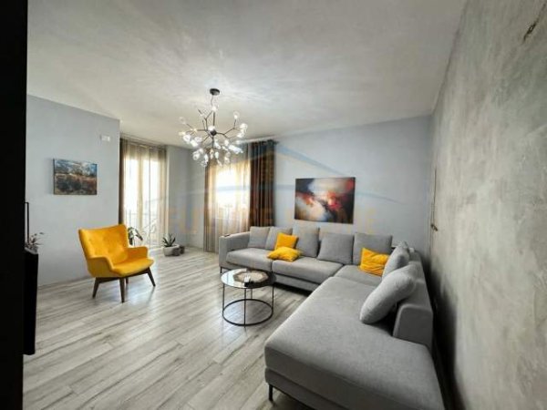 Tirane, jepet me qera apartament 2+1+BLK Kati 7, 96 m² 1.400 Euro (Ruga e Kosovareve)