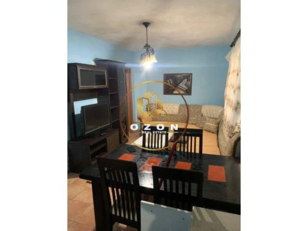 Tirane, jepet me qera apartament 2+1 Kati 1, 90 m² 300 Euro (Hoxha tahsim)