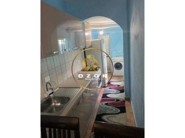 Tirane, jepet me qera apartament 2+1 Kati 1, 90 m² 300 Euro (Hoxha tahsim)