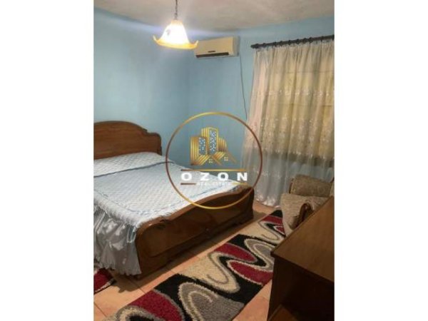 Tirane, jepet me qera apartament 2+1 Kati 1, 90 m² 300 Euro (Hoxha tahsim)