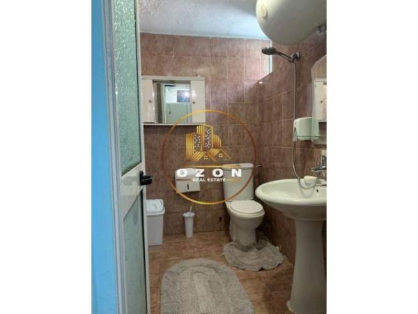 Tirane, jepet me qera apartament 2+1 Kati 1, 90 m² 300 Euro (Hoxha tahsim)