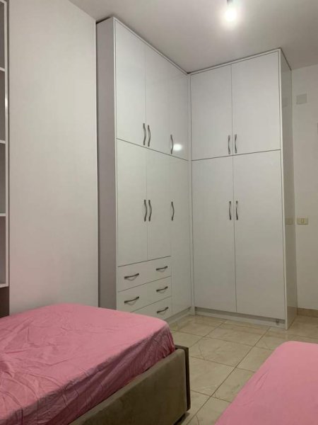 Tirane, jepet me qera apartament Kati 7, 95 m² 450 Euro (astir)