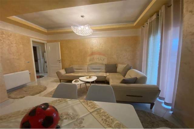 Tirane, jepet me qera apartament 2+1 88 m² 500 Euro