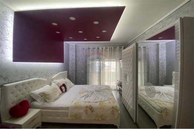 Tirane, jepet me qera apartament 2+1 88 m² 500 Euro